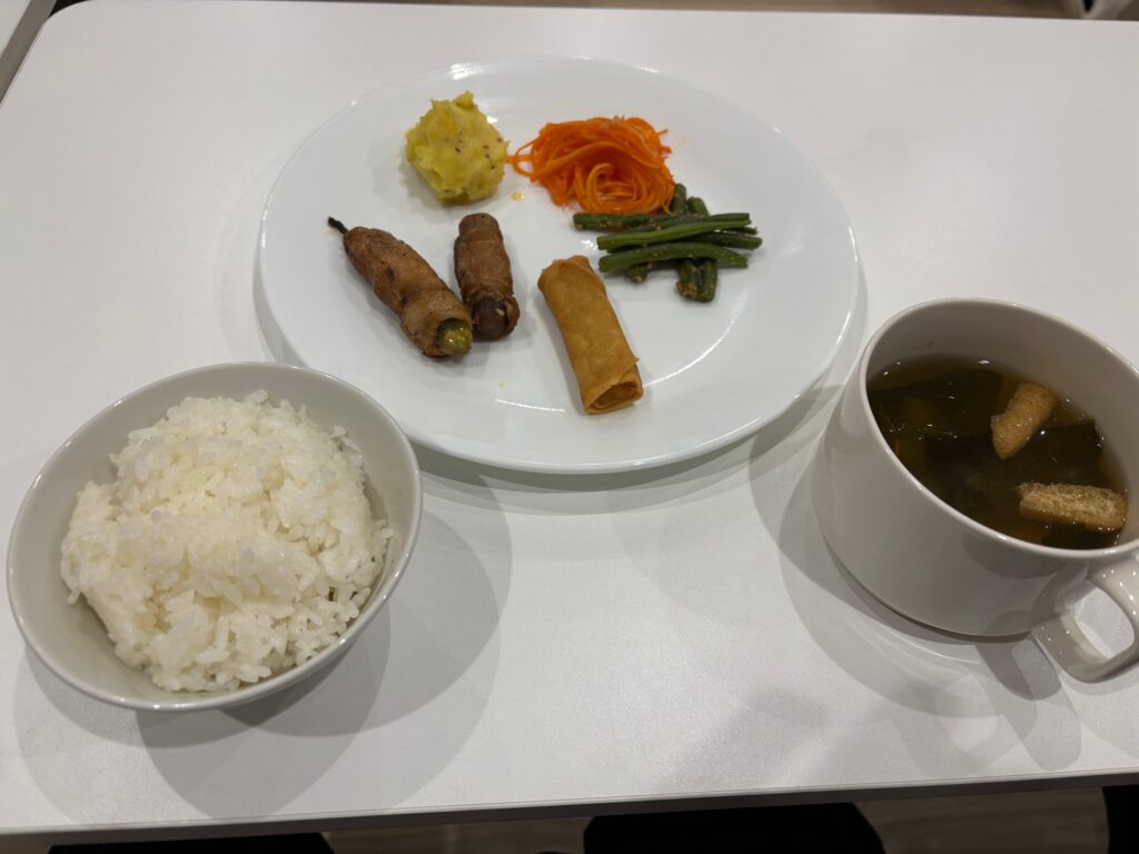 第３金曜日は外部講師による院内研修日ならびに給食の日