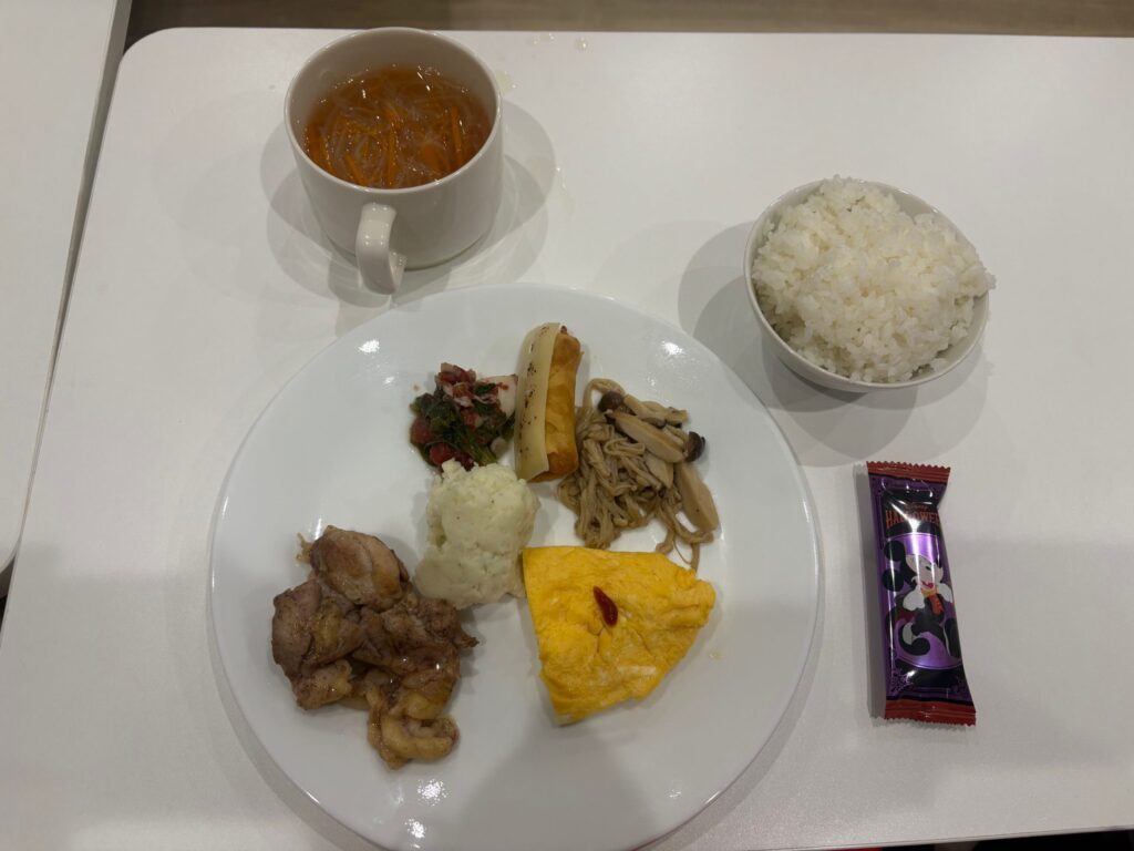 １０月１７日（金）は西尾いづみ先生と給食の日