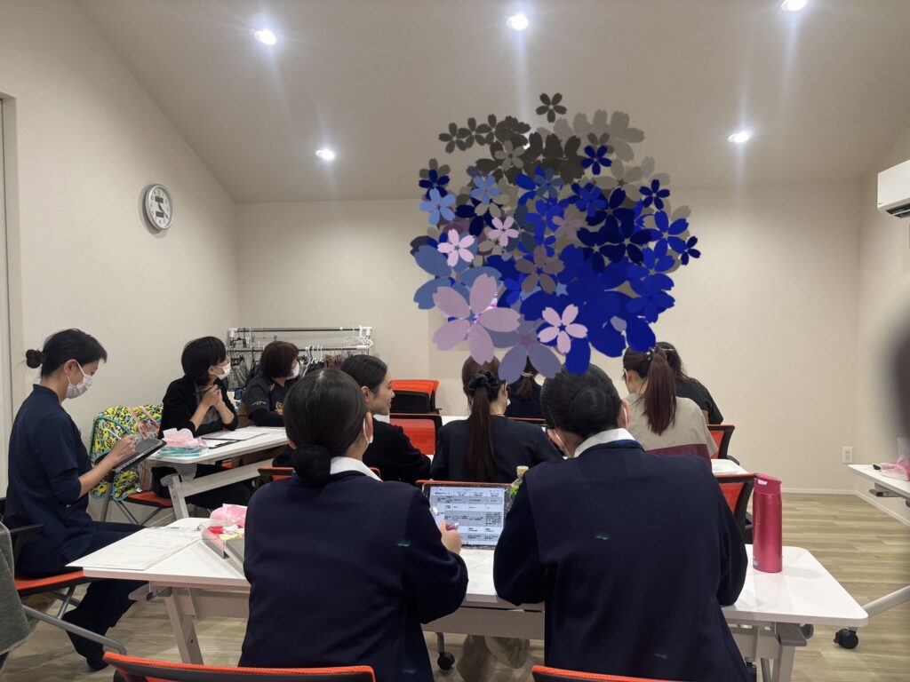 西尾いづみ先生の研修会と給食の日