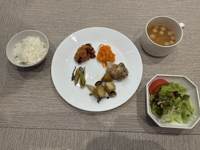 西尾いづみ先生による研修会と給食の日
